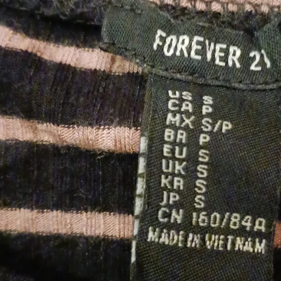 FOREVER 21 PINK AND BLACK SMALL TEE SHIRT - Picture 2 of 3